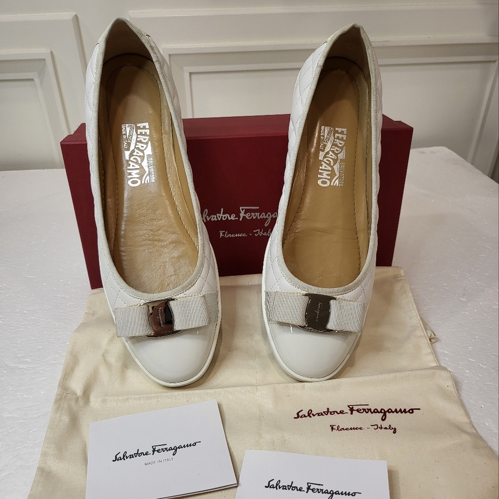 Salvatore Ferragamo flats🥳🥳HOST PICK🥳🥳